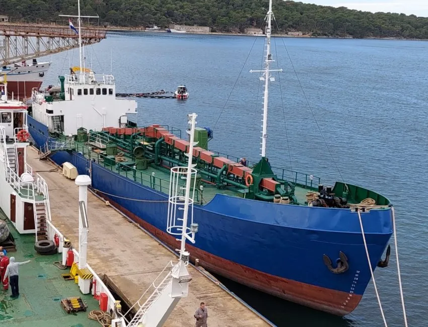 Go 1540 - Cement Carrier - 58m